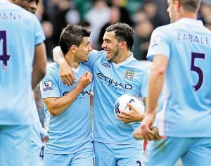 高举国旗走 高举国旗走