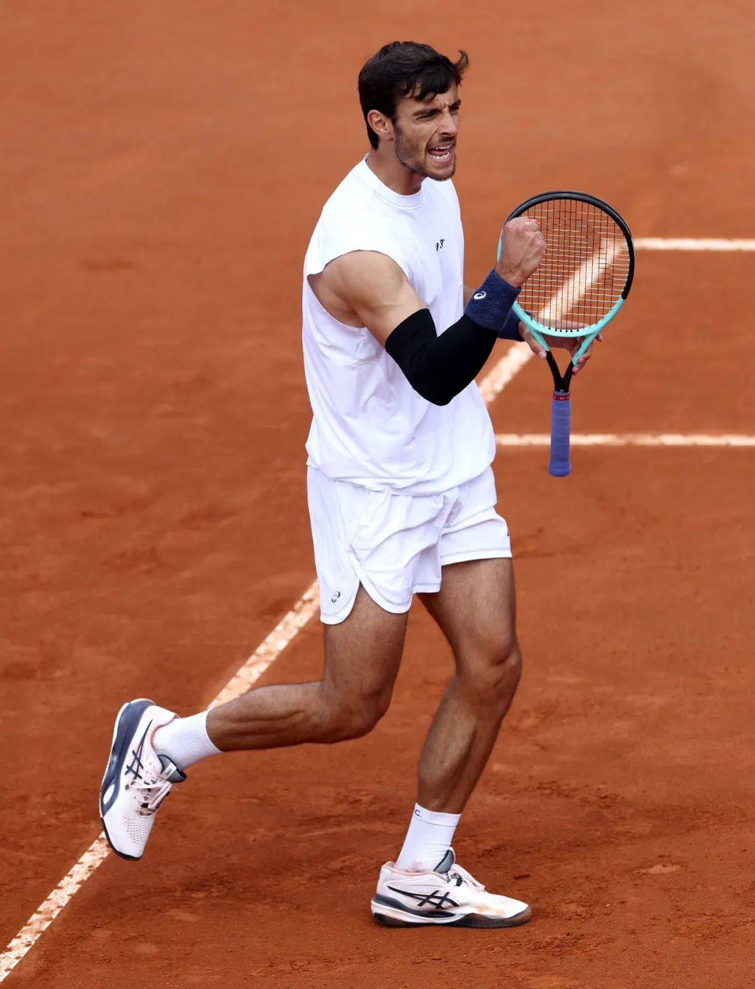 中场球员在 中场球员在