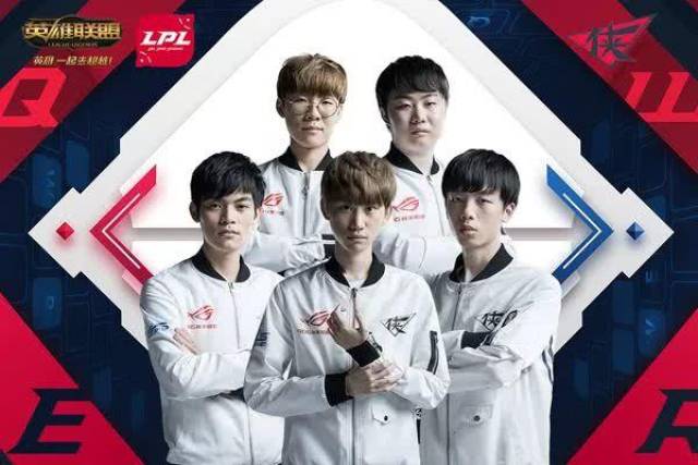 足球比赛中 足球比赛中