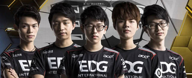 更是战术执 更是战术执