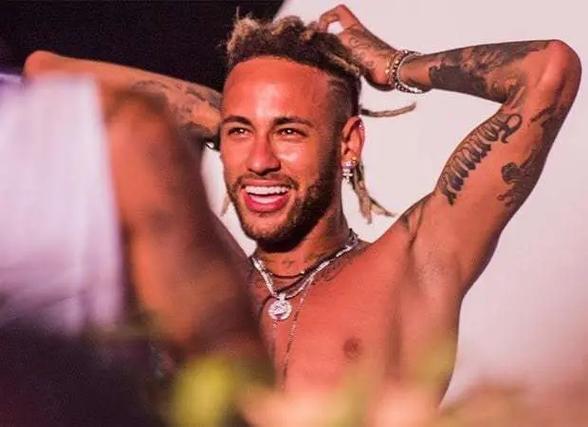 放大了这一